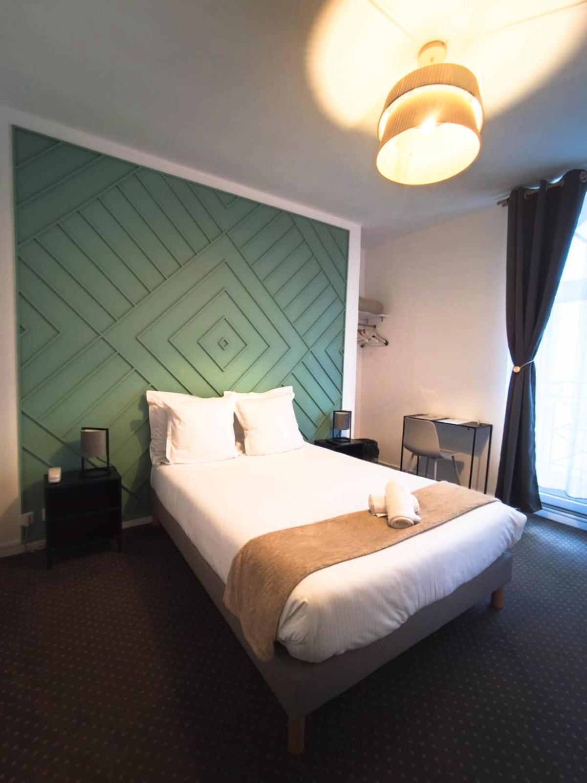 Hotel Le Lion D'Or Bernay  Exterior photo